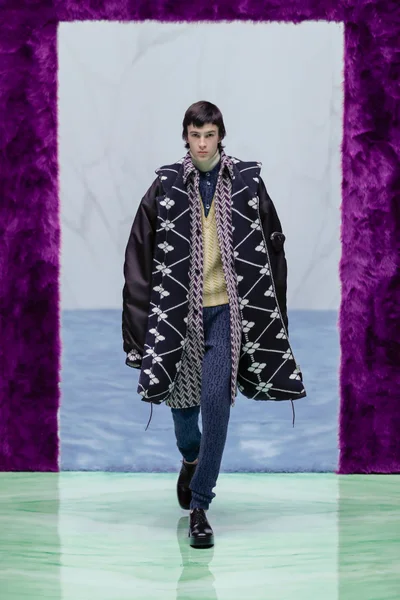 Look 19